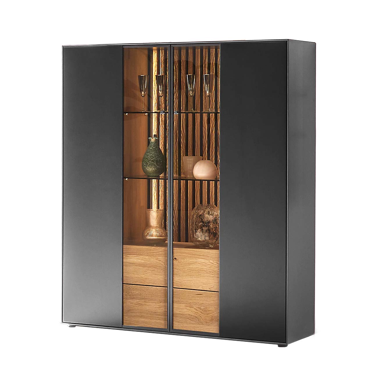 Modernes Highboard aus massiver Birke anthrazit mit heller Holz-Kombination: zwei Glas,- Holztüren anthrazit mit heller Holz-Lamellenrückwand, unten zwei Schubkästen aus hellem Holz.
