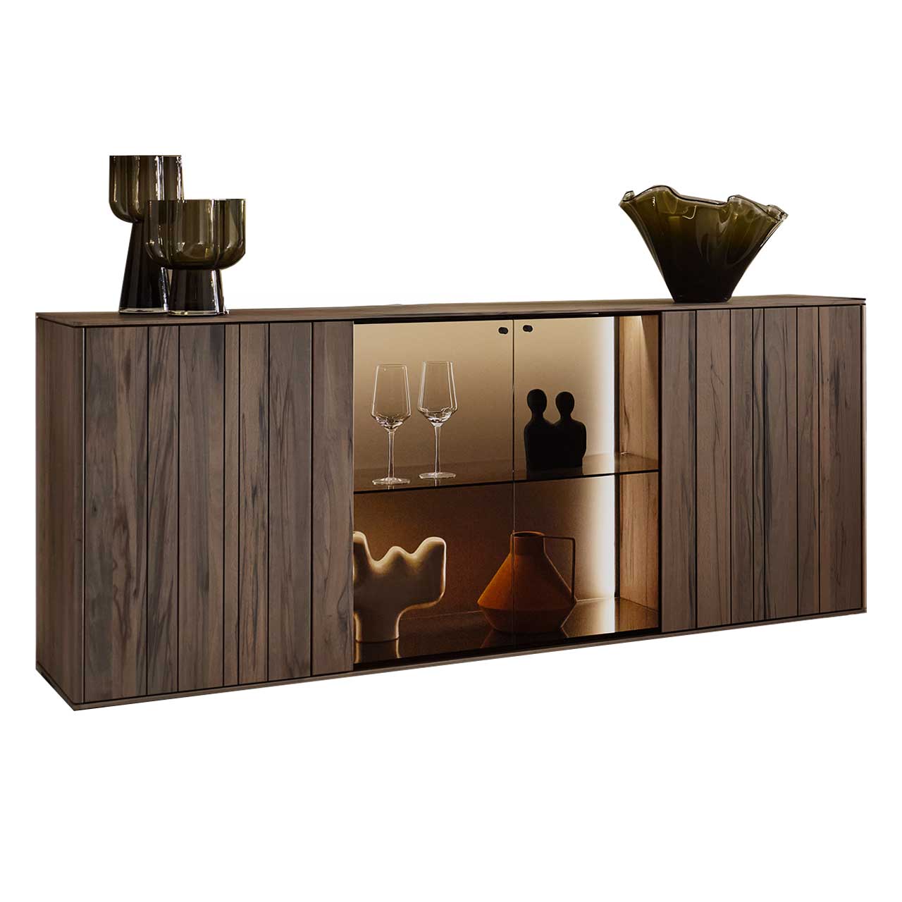 Hartmann AUDRA - Sideboard 5610-4195- Altholzbuche Uyaa Modernes Sideboard aus dunkelbrauner Altholzbuche Uyaa mit edler, sichtbarer Holzmaserung mit zwei Türen rechts und links, mittig mit Glasausschnitt und einem Glasböden vor beleuchteter Holzrückwand lackiert in der Farbe Sand.